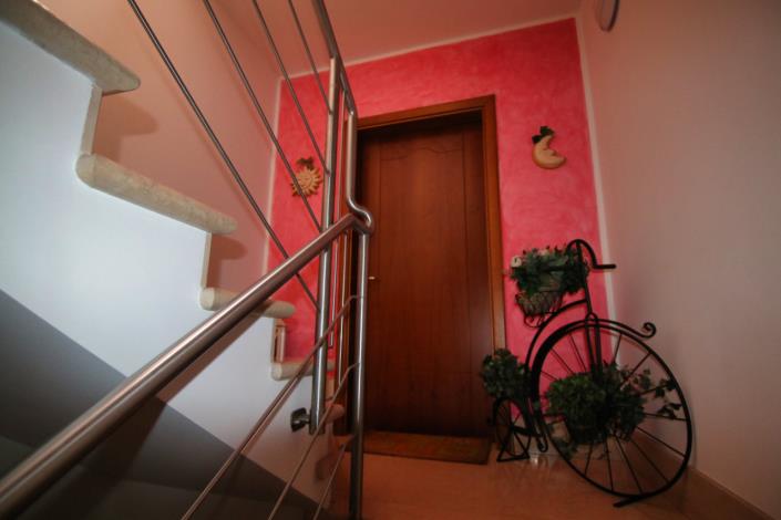 Image No.30-4 Bed House for sale