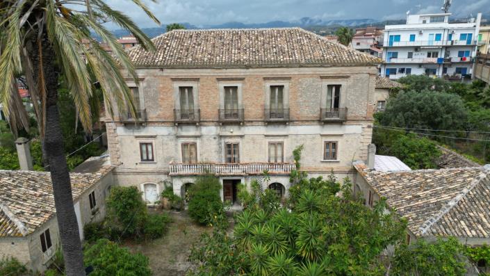 Image No.9-11 Bed Villa for sale