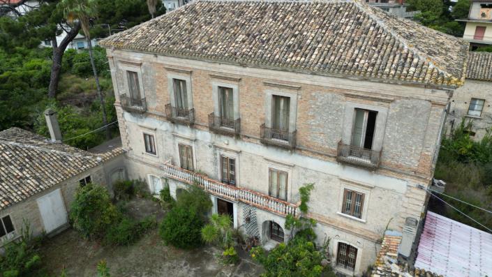 Image No.10-11 Bed Villa for sale