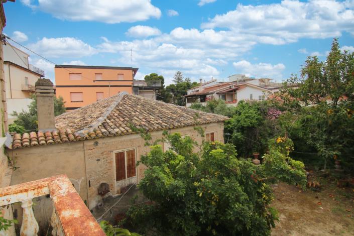 Image No.42-11 Bed Villa for sale