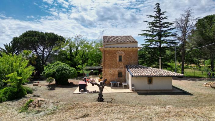 Image No.2-4 Bed Villa for sale