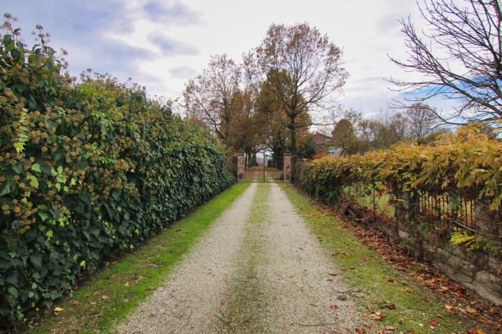 Image No.2-8 Bed Villa for sale