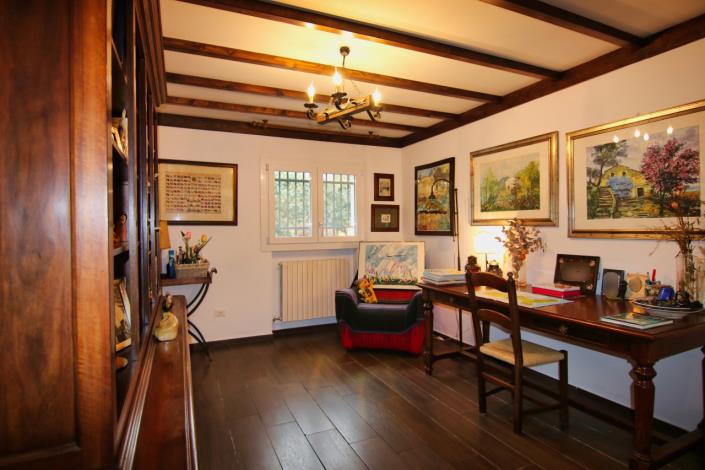 Image No.5-8 Bed Villa for sale