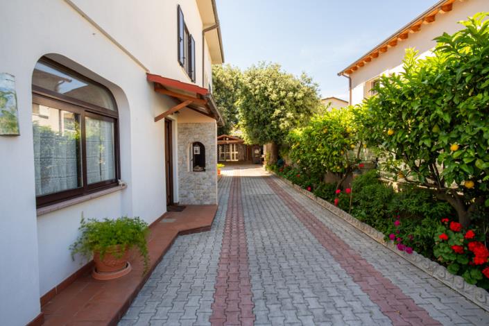 Image No.4-4 Bed Villa for sale