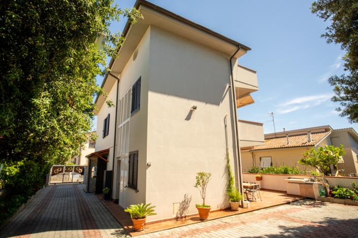 Image No.6-4 Bed Villa for sale