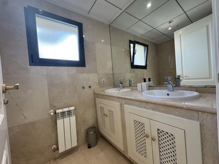 Image No.15-3 Bed Townhouse for sale