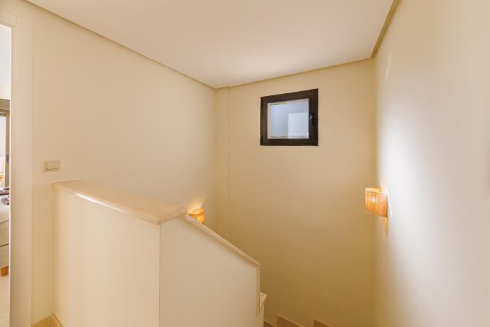 Image No.20-3 Bed Townhouse for sale