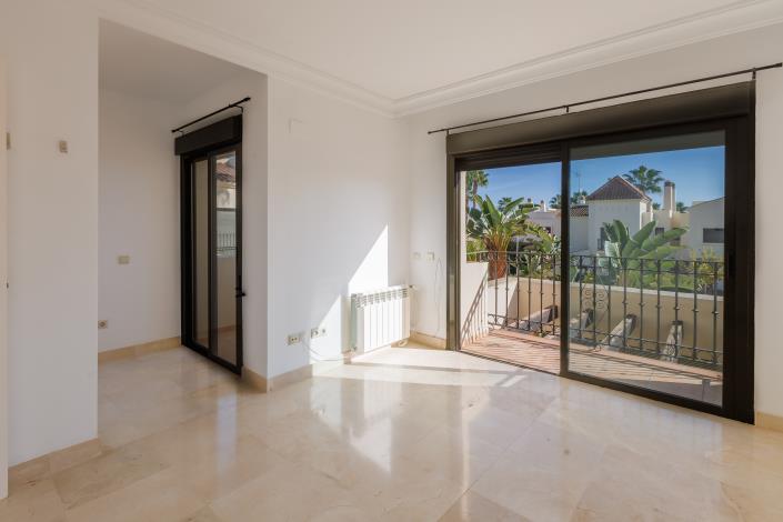 Image No.14-2 Bed Townhouse for sale