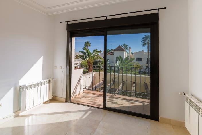 Image No.16-2 Bed Townhouse for sale