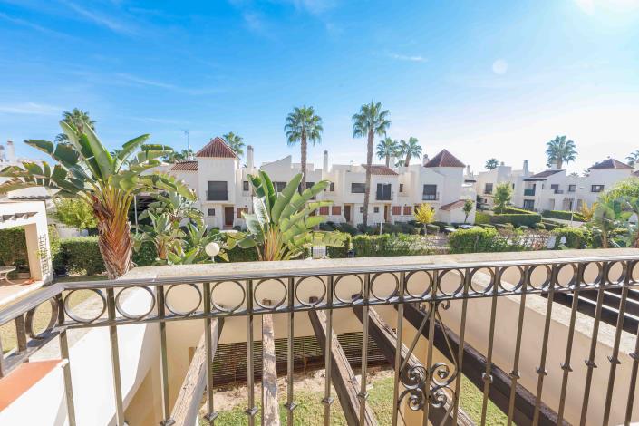 Image No.20-2 Bed Townhouse for sale