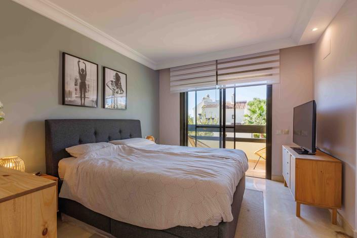 Image No.24-3 Bed Semi-Detached for sale