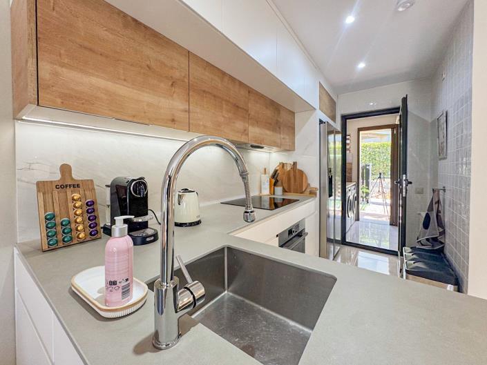 Image No.48-3 Bed Semi-Detached for sale