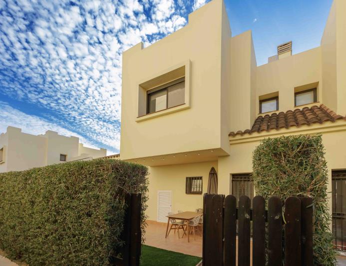 Image No.44-3 Bed Semi-Detached for sale