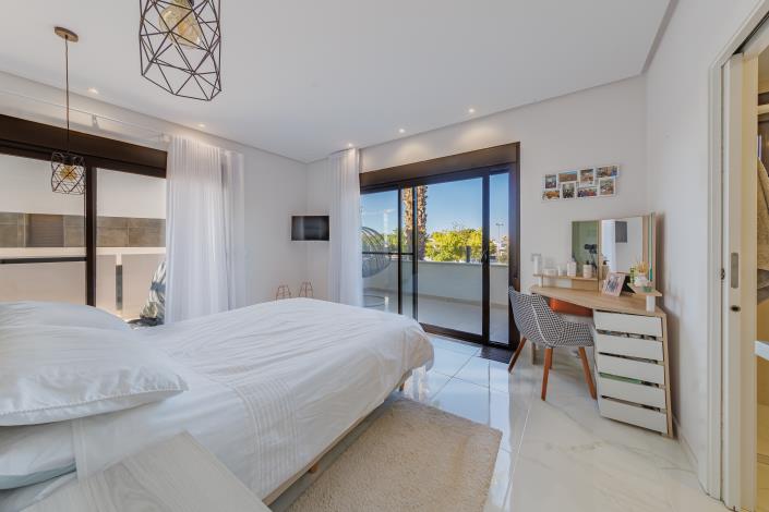 Image No.9-3 Bed Townhouse for sale