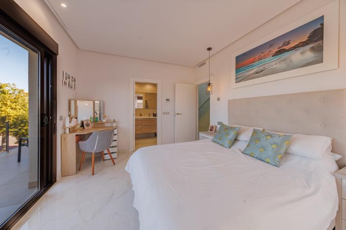 Image No.11-3 Bed Townhouse for sale