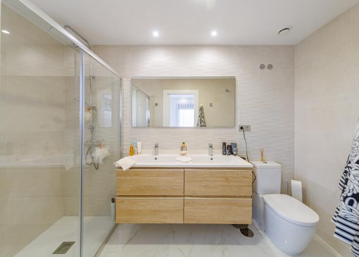 Image No.15-3 Bed Townhouse for sale