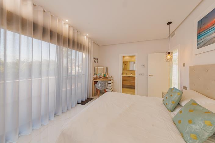 Image No.16-3 Bed Townhouse for sale