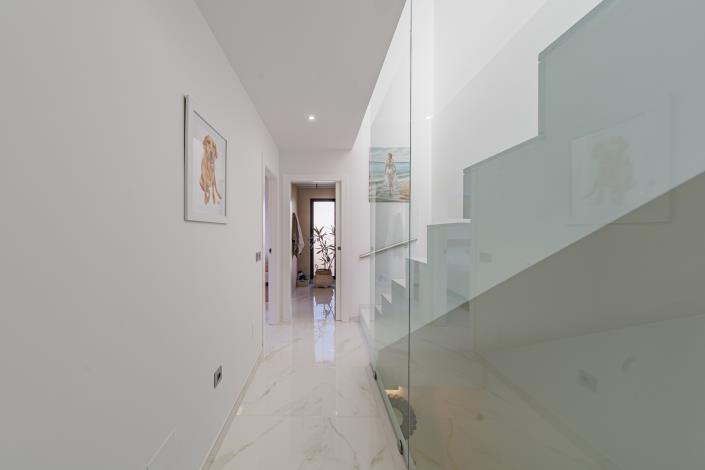 Image No.18-3 Bed Townhouse for sale