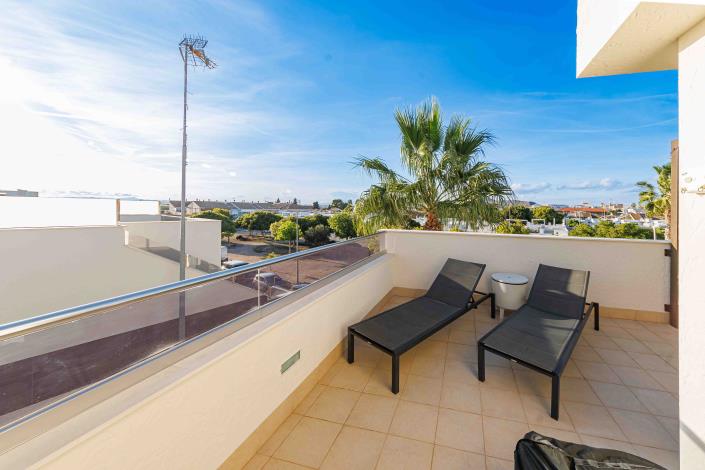 Image No.25-3 Bed Townhouse for sale