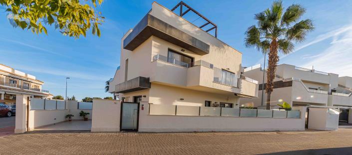 Image No.32-3 Bed Townhouse for sale