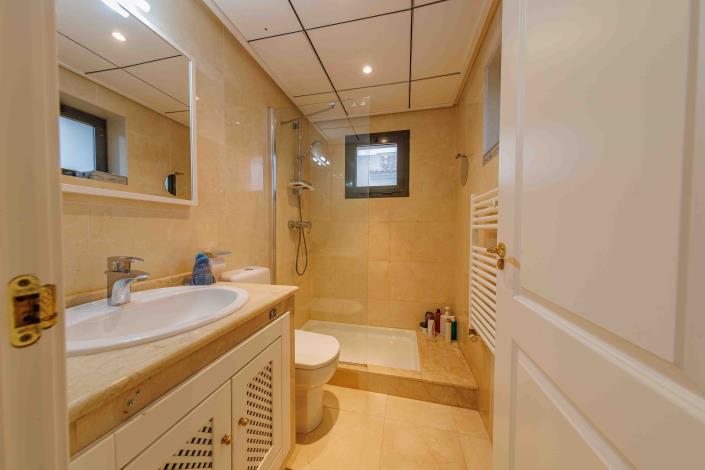 Image No.12-3 Bed Villa / Detached for sale