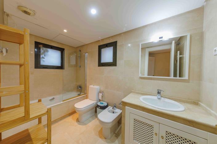 Image No.15-3 Bed Villa / Detached for sale