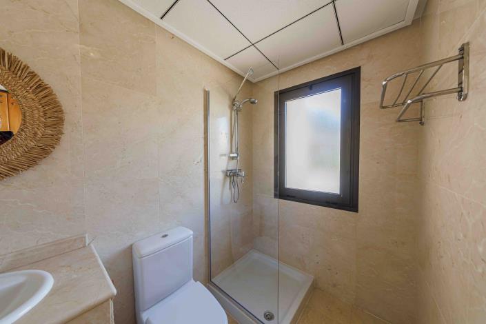 Image No.13-2 Bed Townhouse for sale