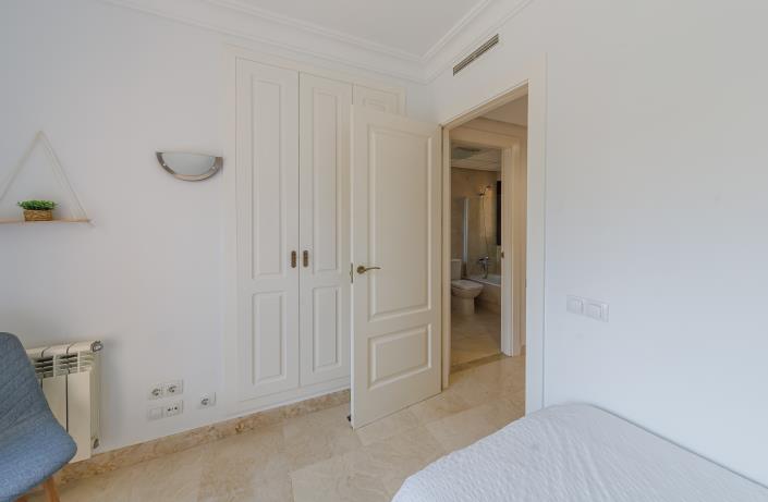 Image No.18-2 Bed Townhouse for sale