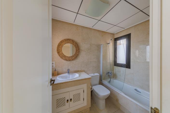 Image No.19-2 Bed Townhouse for sale