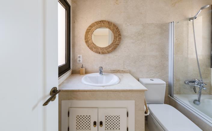 Image No.20-2 Bed Townhouse for sale