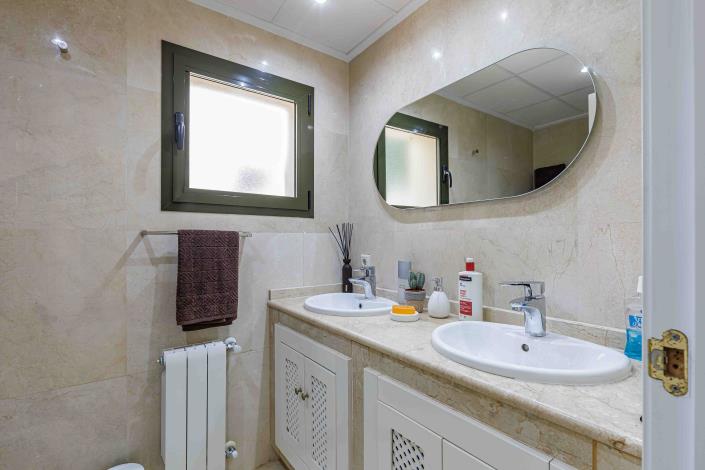 Image No.11-3 Bed Townhouse for sale