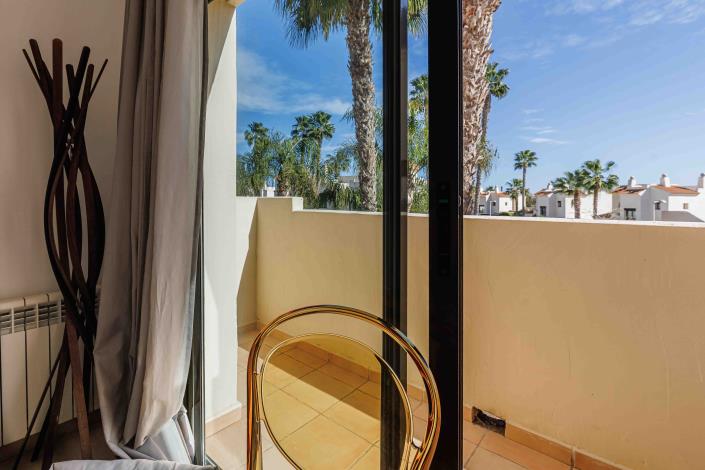 Image No.21-3 Bed Townhouse for sale