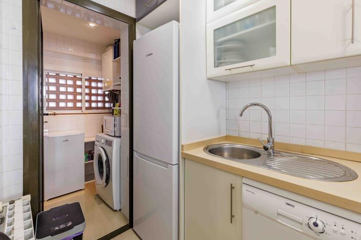 Image No.12-2 Bed Townhouse for sale