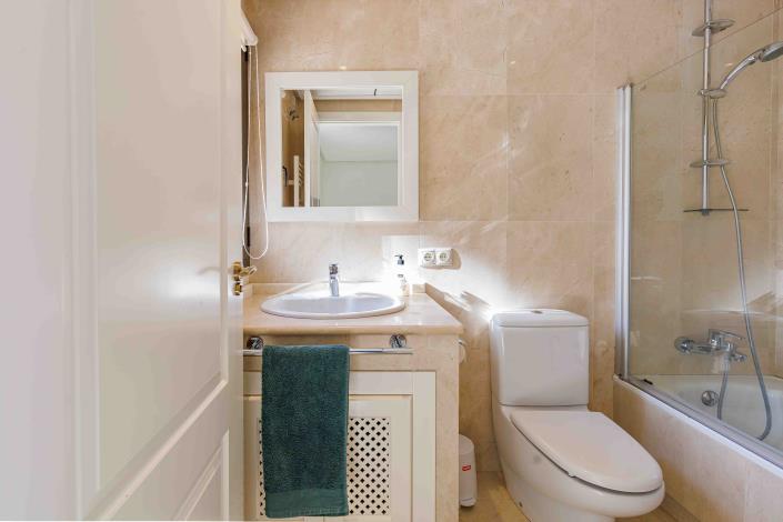 Image No.15-2 Bed Townhouse for sale