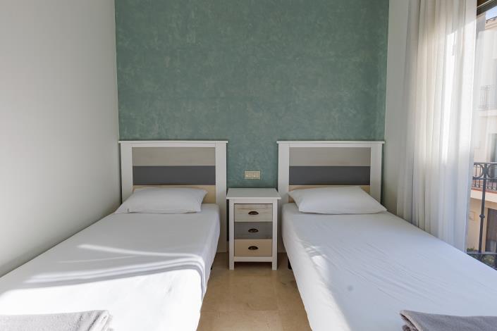 Image No.18-2 Bed Townhouse for sale