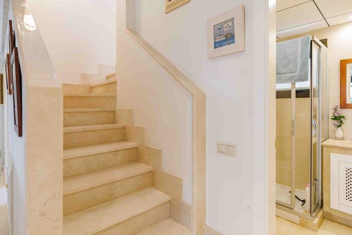 Image No.14-3 Bed Townhouse for sale