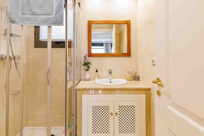 Image No.15-3 Bed Townhouse for sale