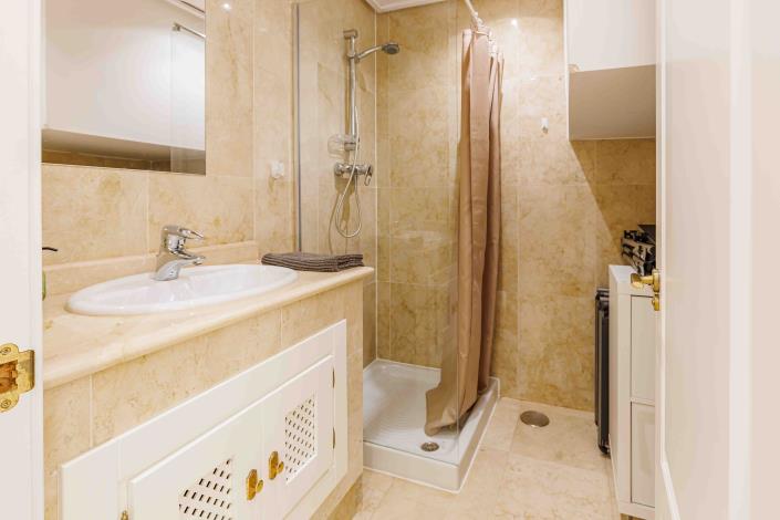 Image No.11-3 Bed Townhouse for sale