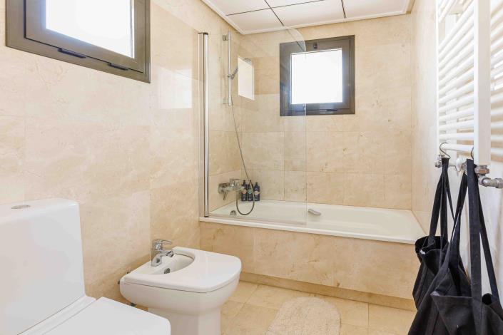 Image No.25-3 Bed Villa / Detached for sale