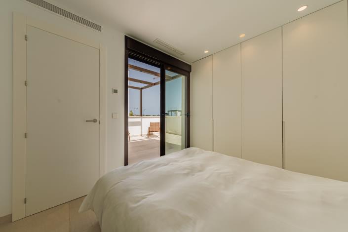 Image No.36-3 Bed Semi-Detached for sale