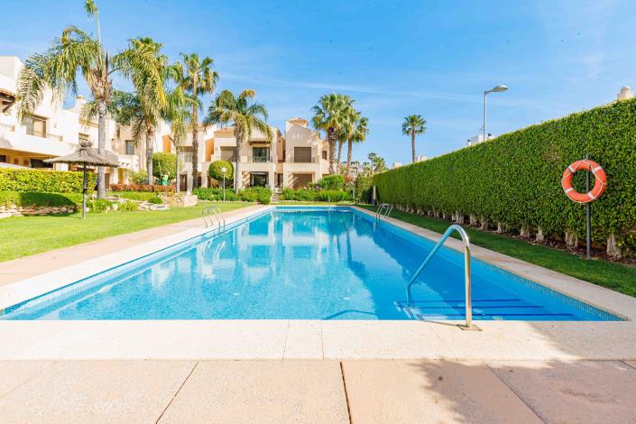 Image No.15-2 Bed Townhouse for sale