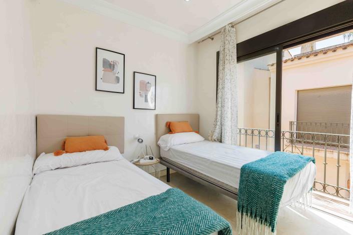 Image No.36-2 Bed Townhouse for sale