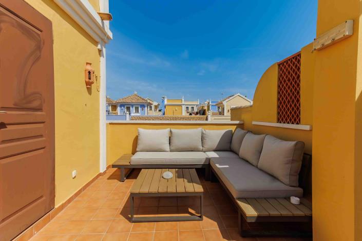 Image No.25-3 Bed Townhouse for sale