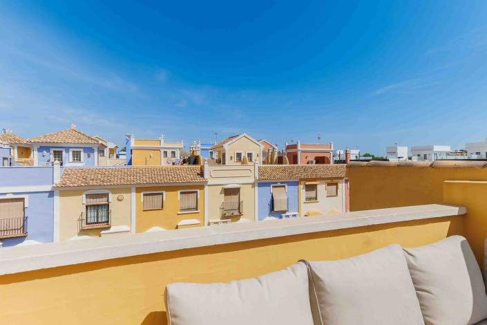 Image No.26-3 Bed Townhouse for sale