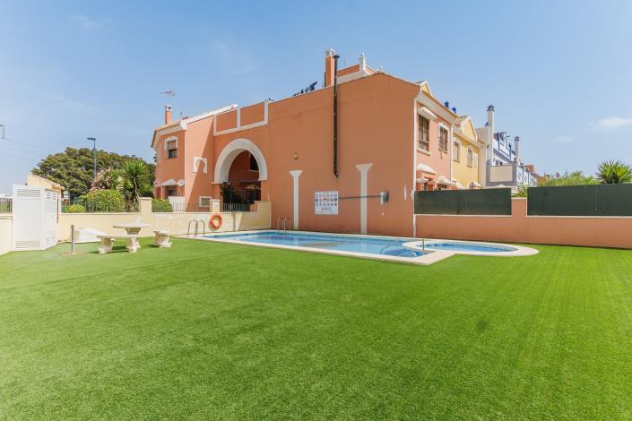 Image No.26-3 Bed Townhouse for sale