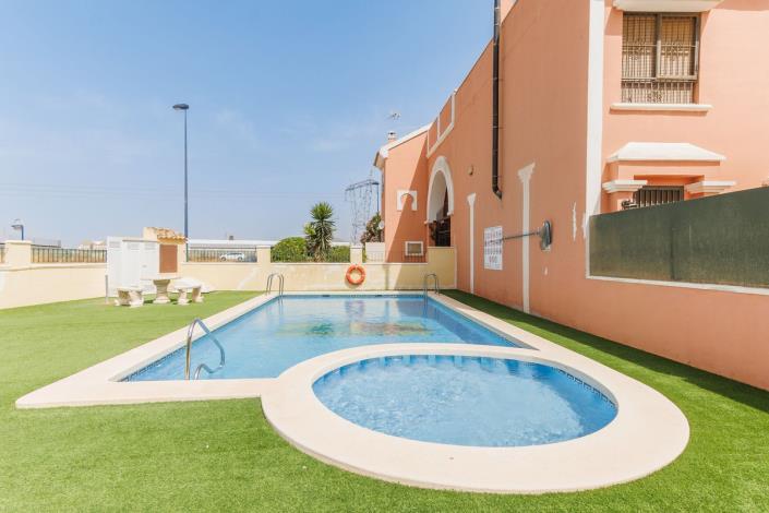 Image No.29-2 Bed Townhouse for sale