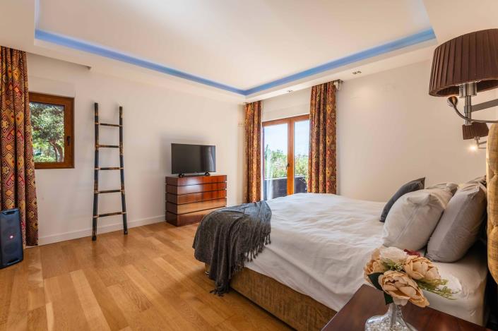 Image No.27-4 Bed Villa / Detached for sale