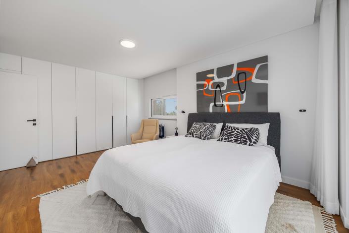 Image No.25-3 Bed Apartment for sale