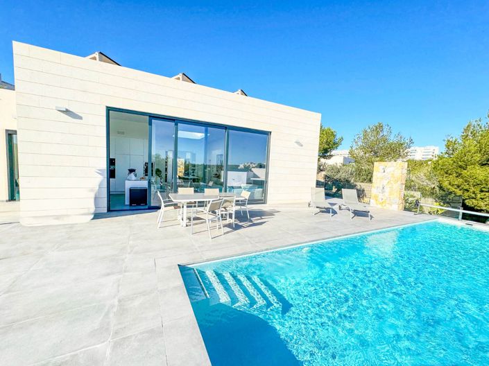 Image No.1-3 Bed Villa for sale