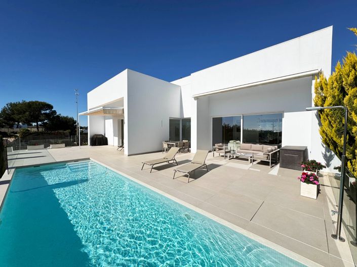 Image No.1-Villa de 4 chambres à vendre à Las Colinas Golf